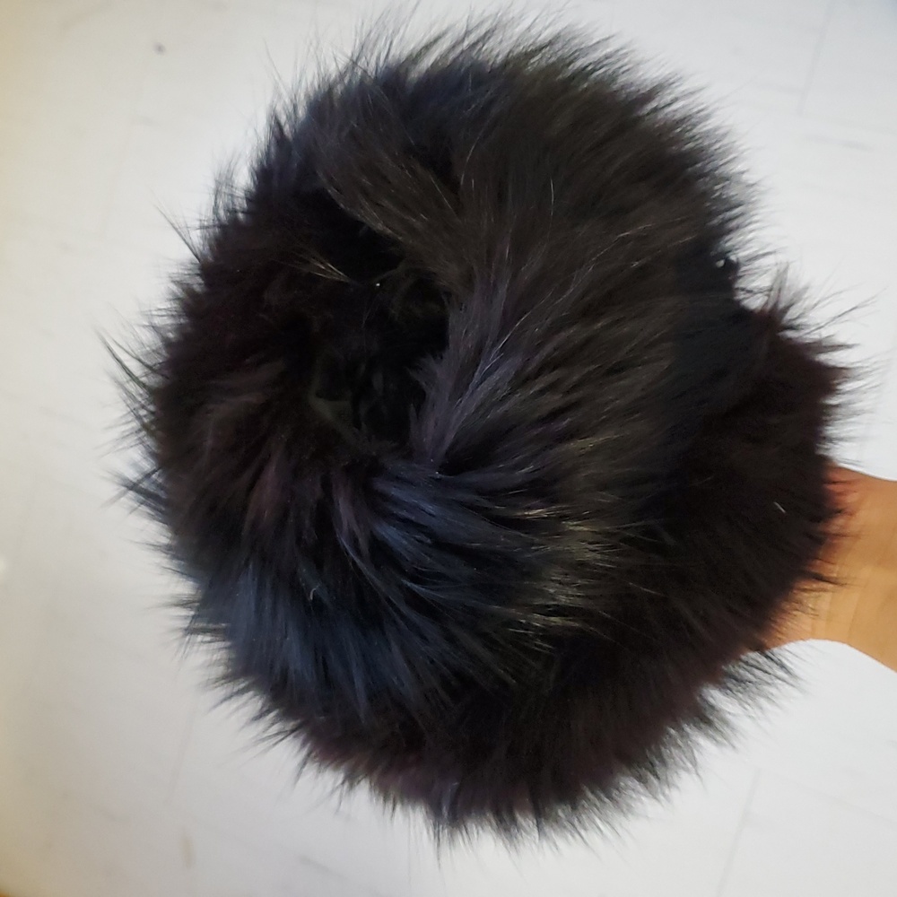 Luxurious Black Rabbit Fur Scarf - Picture 5 of 7